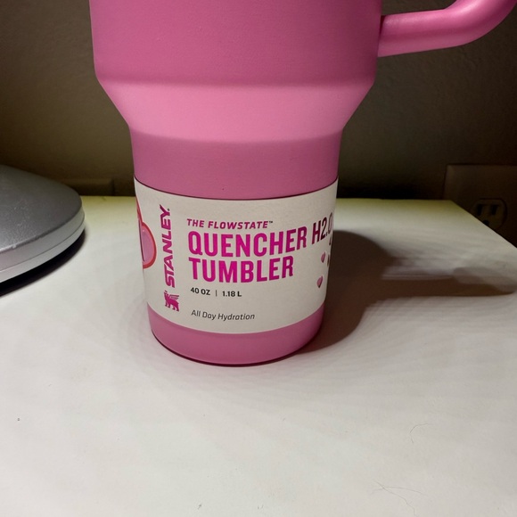 NWT Valentine’s Day Stanley 40 oz 2025 Sweet Hearts - Picture 6 of 8